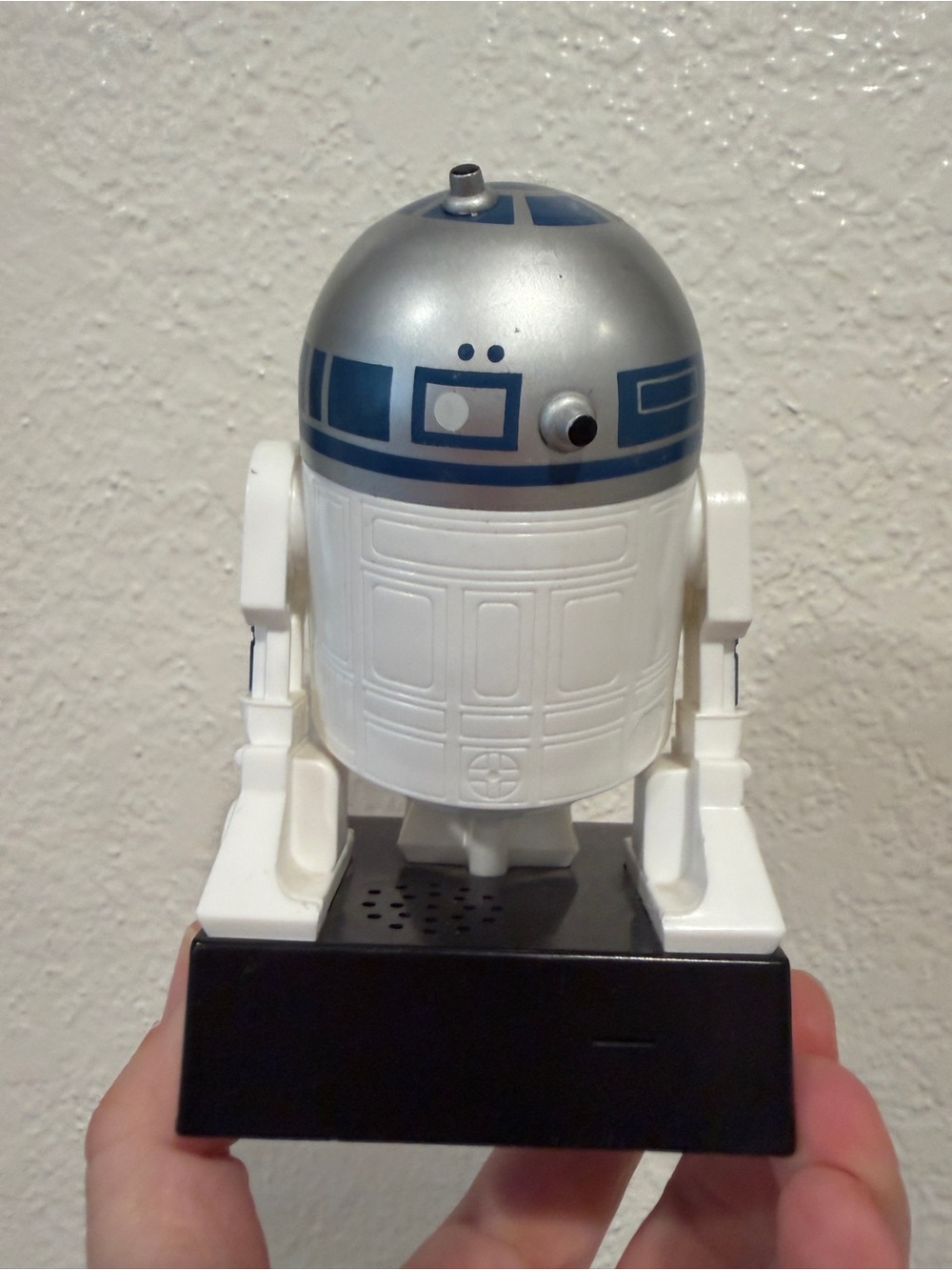 Star Wars R2-D2 Candy Dispenser 2012 - Picture 3 of 8